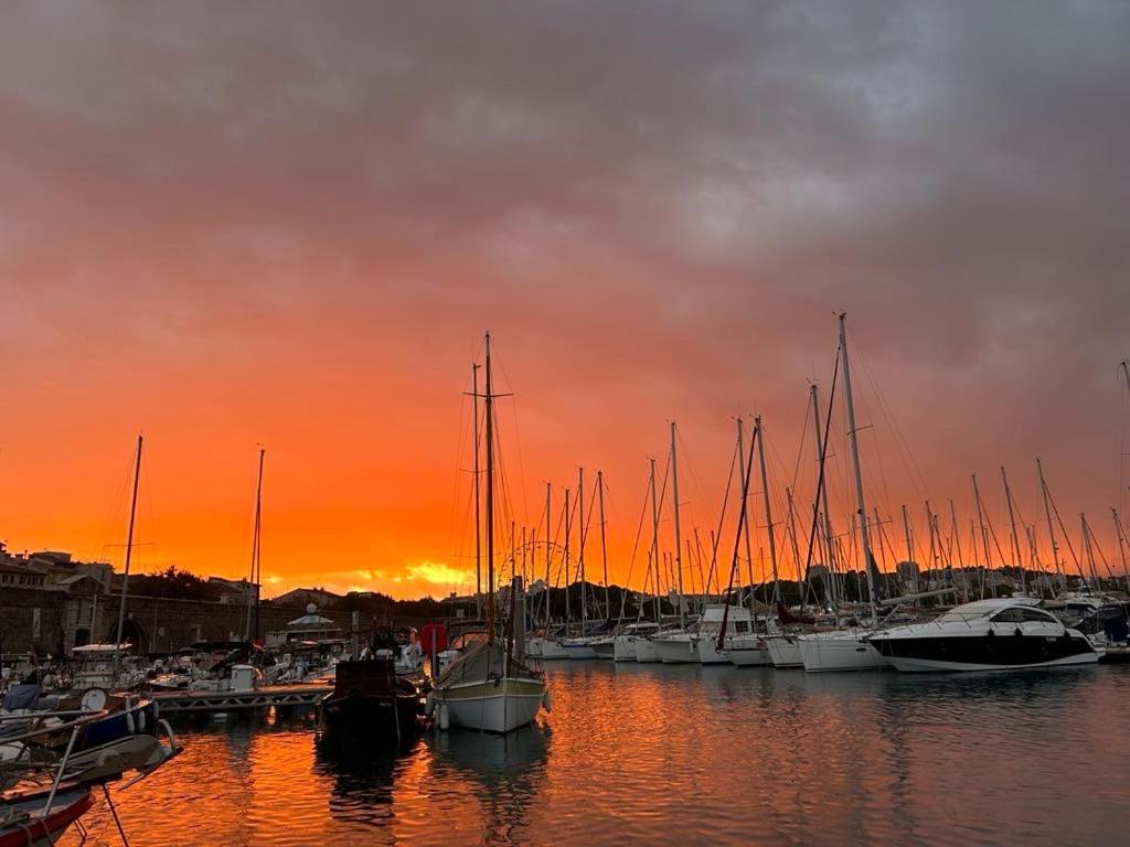 Escapade Antiboise Avec Parking Inclus Hotell Antibes Exteriör bild